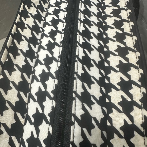 Vera Bradley Black White XL Weekender Travel Bag 25x15x8 - Picture 13 of 16